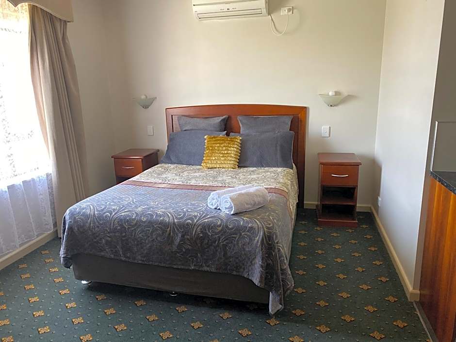 503 On Princes Drive Motel