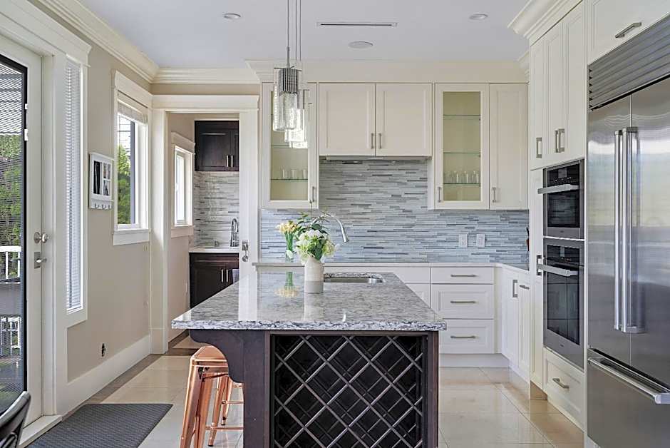 Luxurious Multi-Family Home in Vancouver West, 10 Mins Downtown