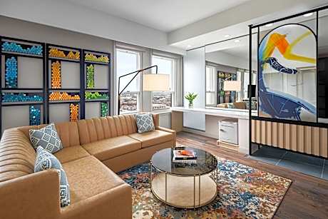 Junior Suite, 1 King, Non-Private Sofa Bed