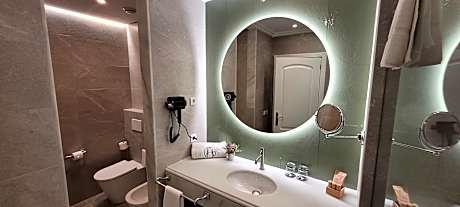 Double Room (1 Adult + 1 Child)