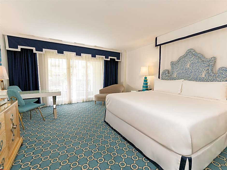 Photo 1 of 9 of Suite, Ocean front, Lanai