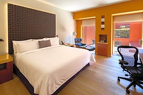 Superior Premium Level with Terrace and Pool Access