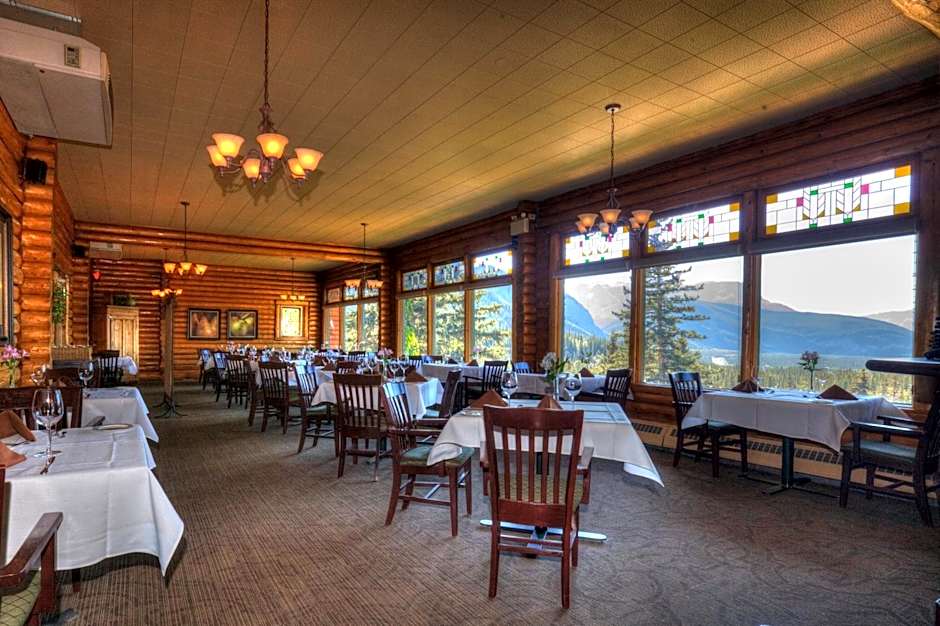 Overlander Mountain Lodge