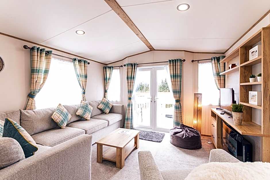 Squirrel Lodge with Hot Tub