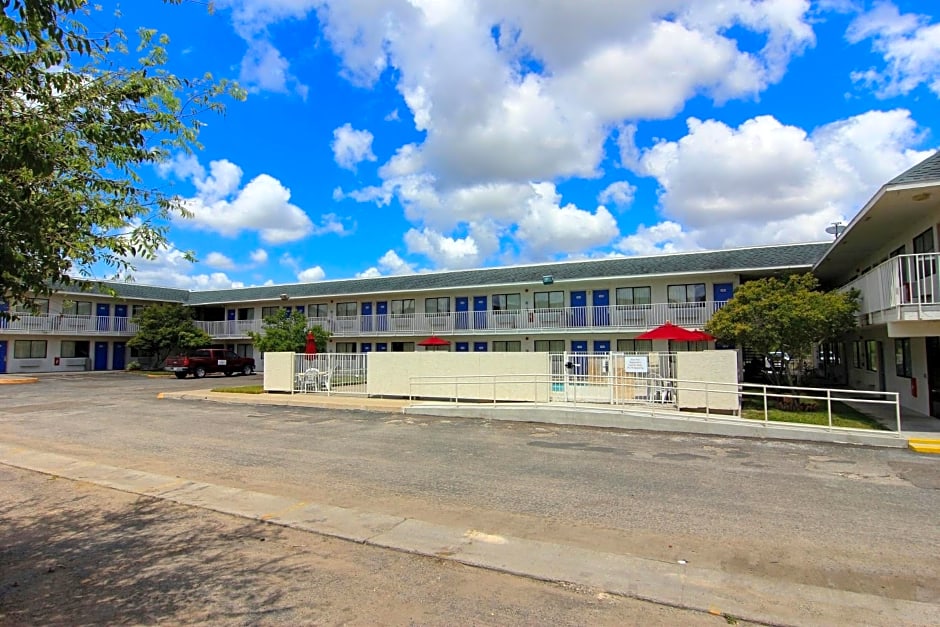 Motel 6-Kingsville, TX