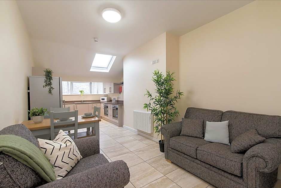 cheerful double en-suite room with free wifi