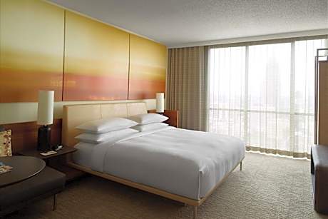 King Room with Adapted Tub - Mobility and Hearing Accessible