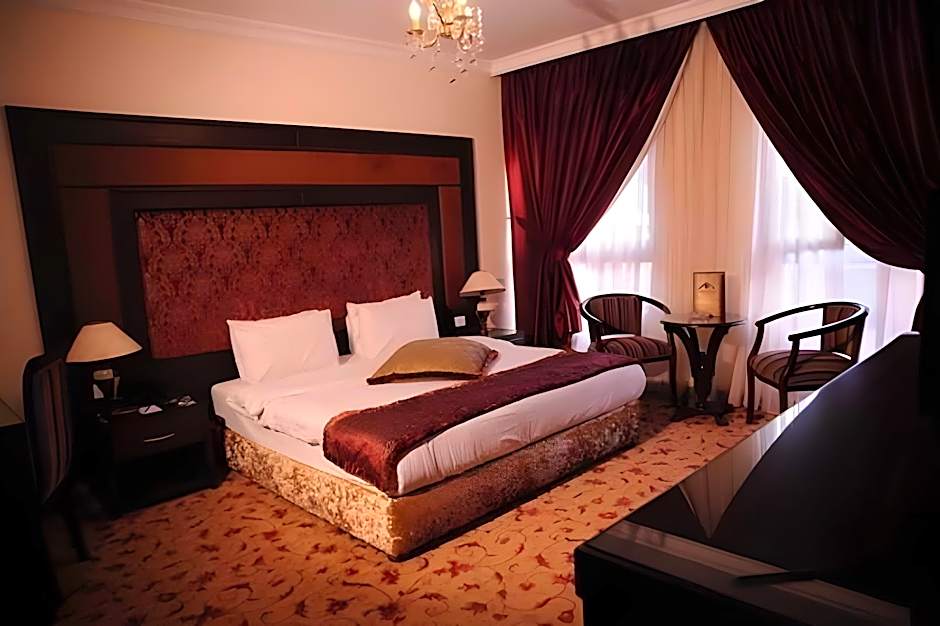Queens Suite Hotel