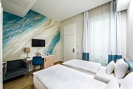Double or twin room with Atrium view