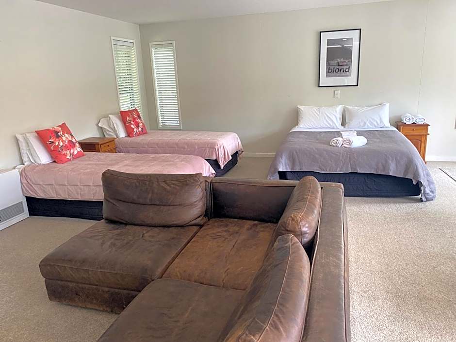 Photo 1 of 2 of North Deluxe 1 Queen Bed