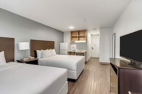 Quadruple Room with Two Queen Beds - Non Smoking
