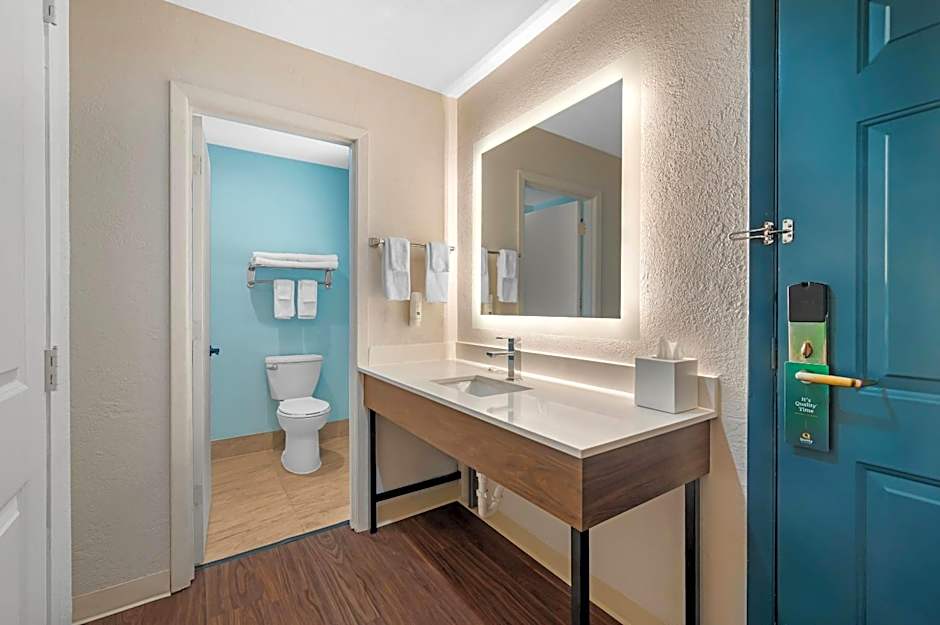 Quality Inn & Suites At Coos Bay