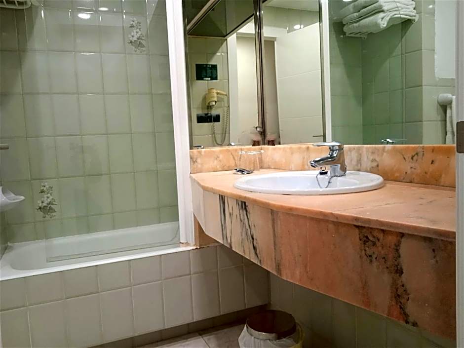 Hotel 153
