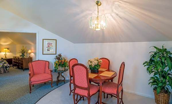 The Cozy Inn