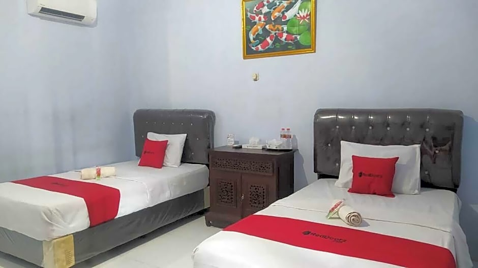 RedDoorz Syariah near Stasiun Pekalongan 3