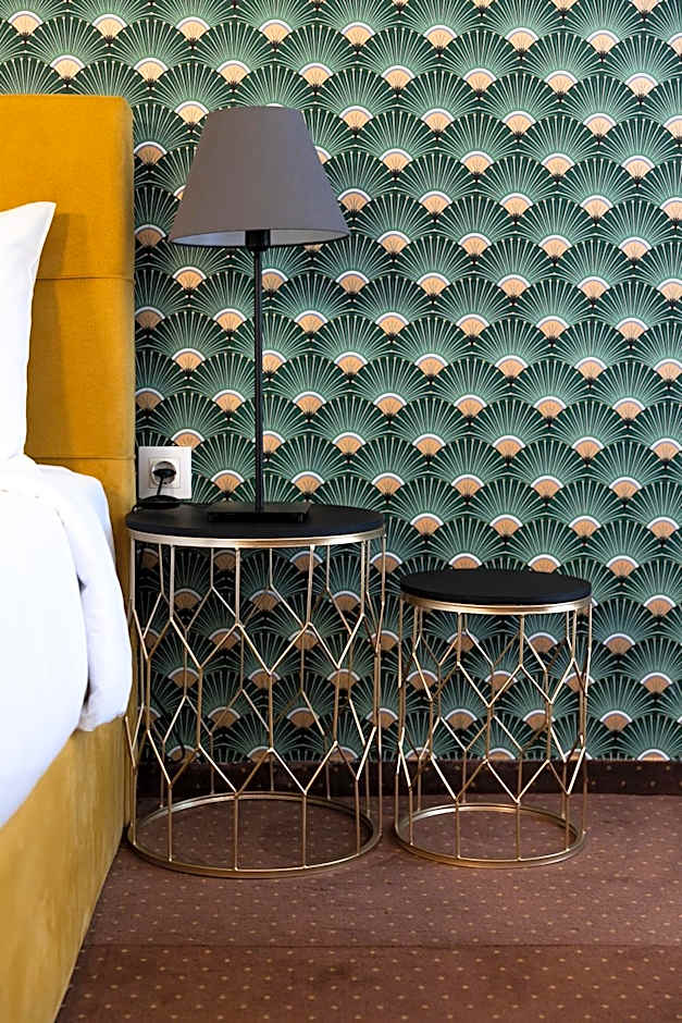 City Plaza Apartments & Rooms