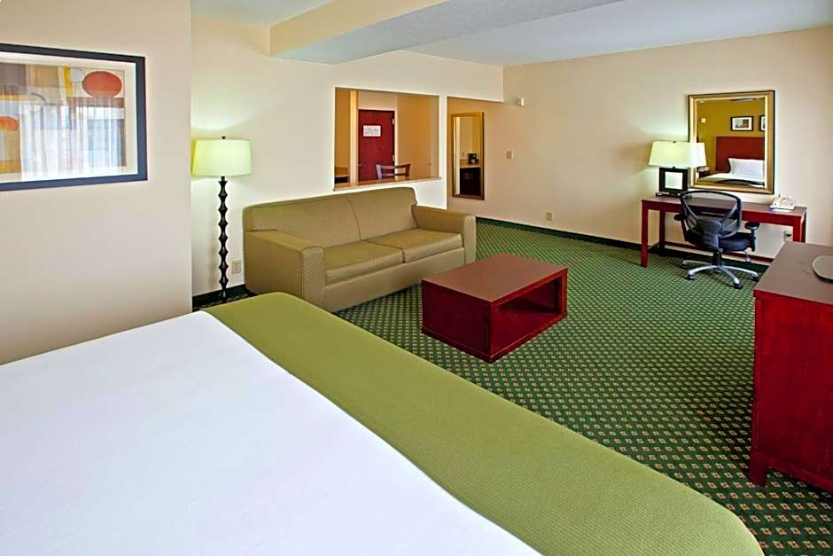 Holiday Inn Express & Suites Indianapolis - East by IHG