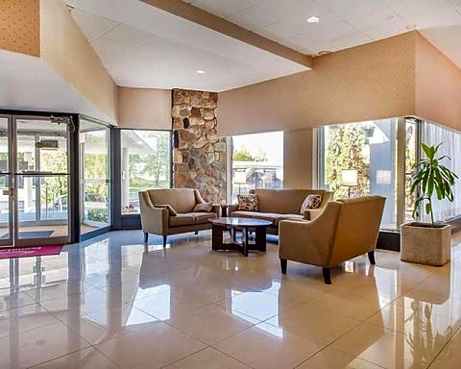 Econo Lodge Smiths Falls