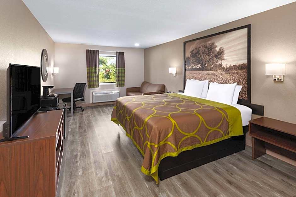 Super 8 by Wyndham Buffalo