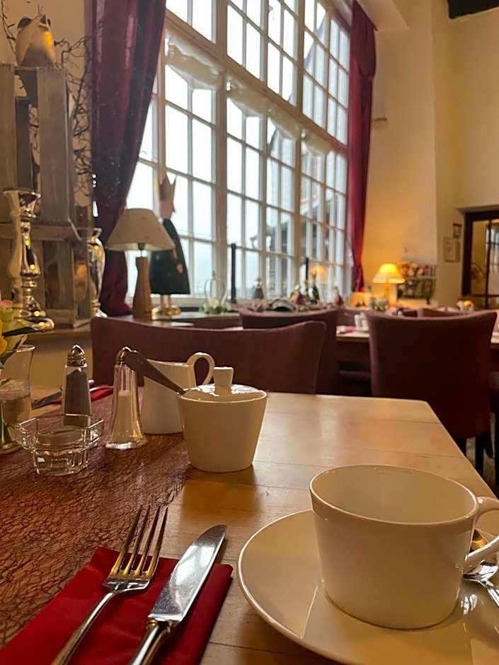 Burghaus & Villa Kronenburg