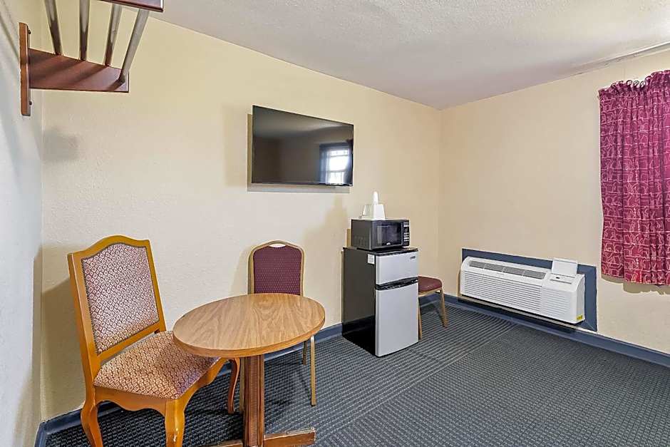 OYO Hotel Luling TX Downtown I-10/US-90