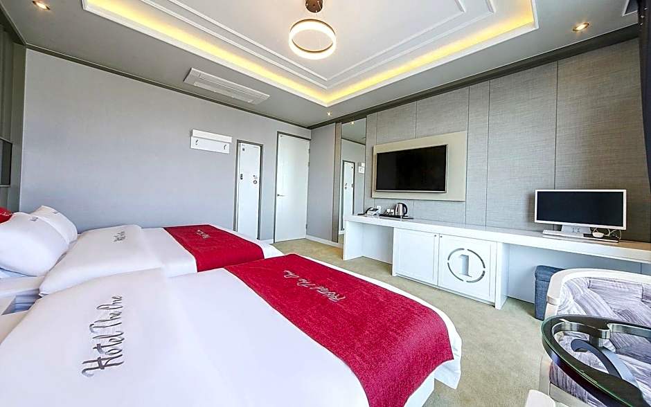 Hotel The One
