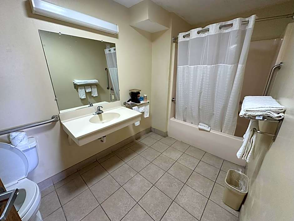 Econo Lodge Inn & Suites Southeast