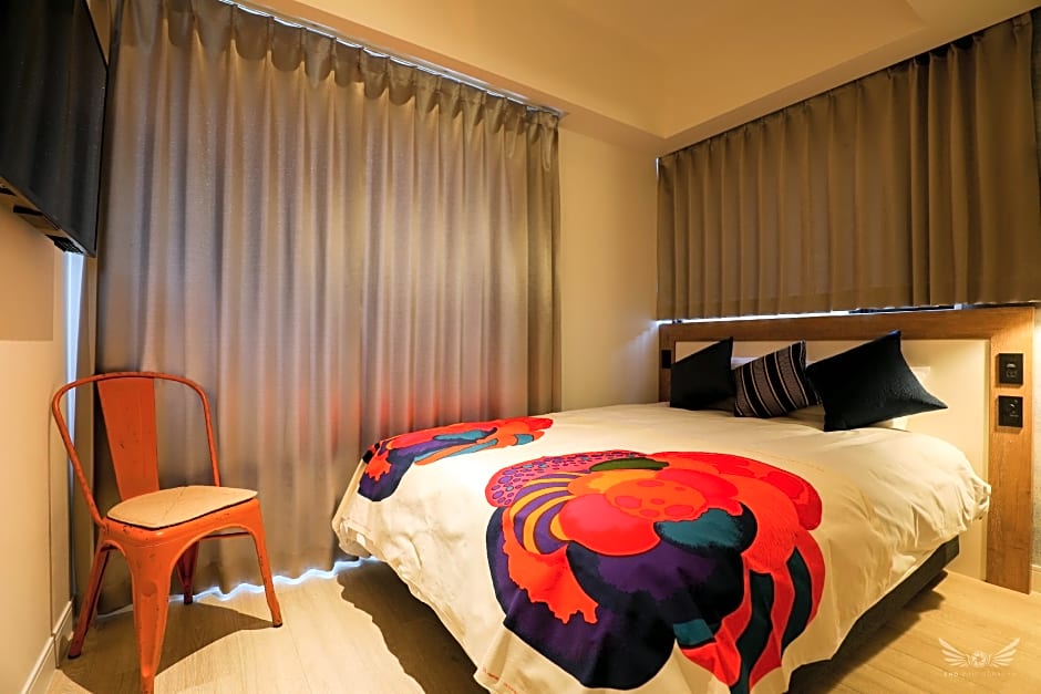 FFFFFF Hotel