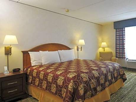 Queen Room - Non-Smoking