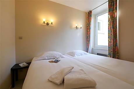 Apartment with Queen and Single Bed - Non-Smoking