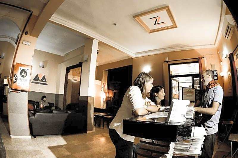 Be Zaragoza Hostel