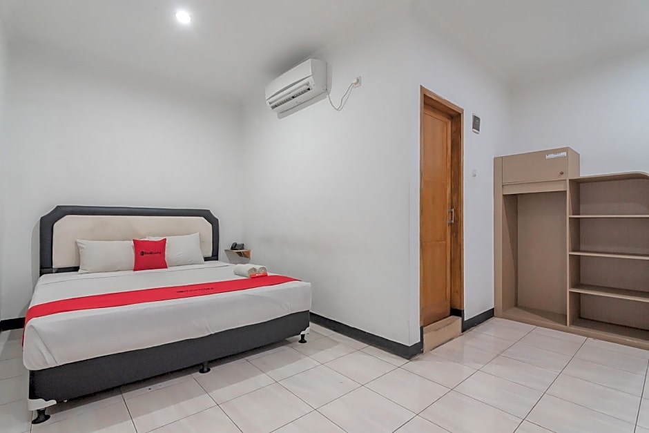 RedDoorz near Sukabumi Station 2