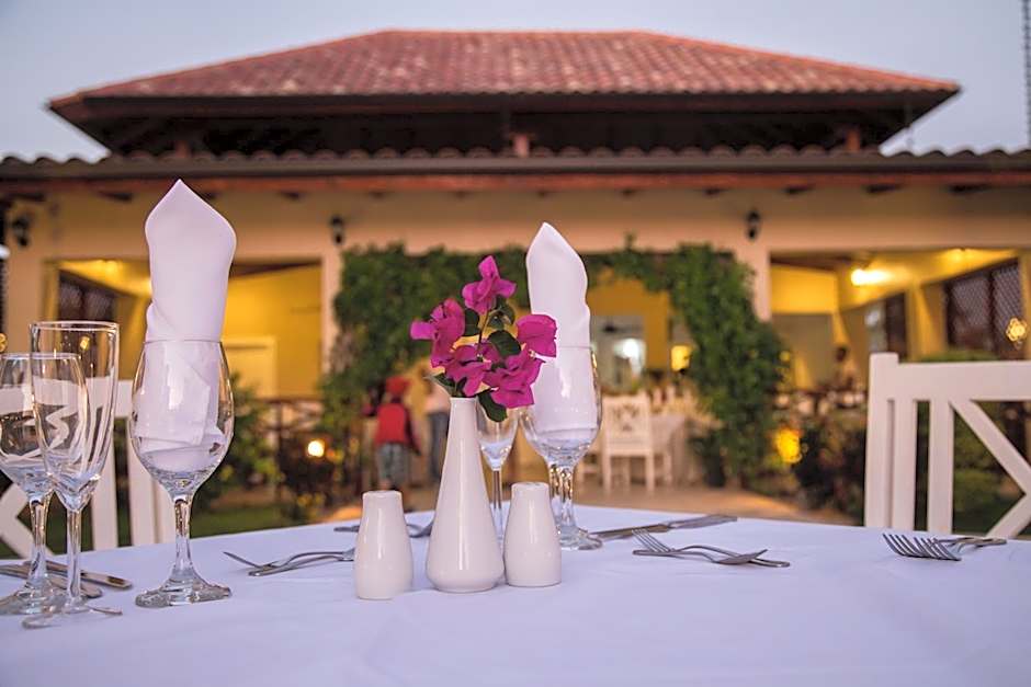 Los Flamencos Aparthotel Beach Club