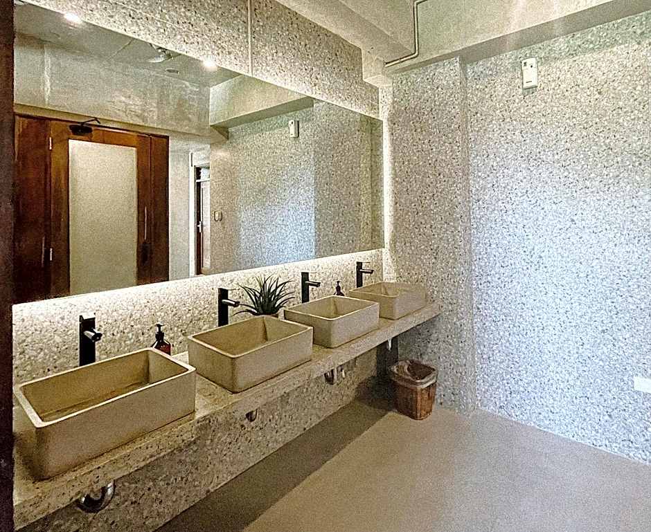 Shorebreak Hostel San Juan La Union