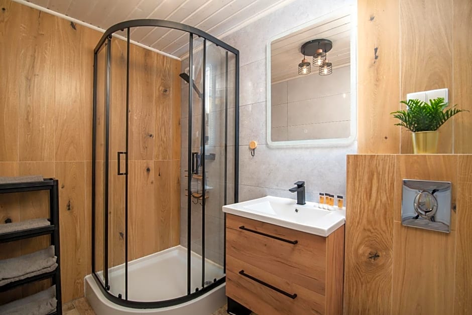 Domki Jelonek - Całoroczne, ogrzewane, klimatyzowane