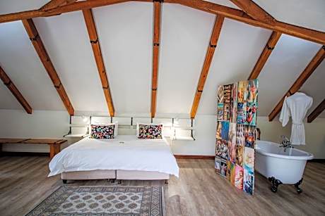 Luxury Loft Room with Stairs (Bokmakiere)