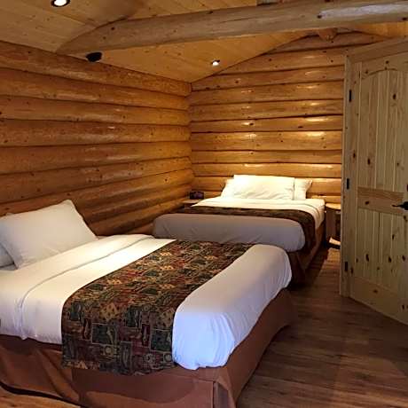Log Cabin with two queen beds