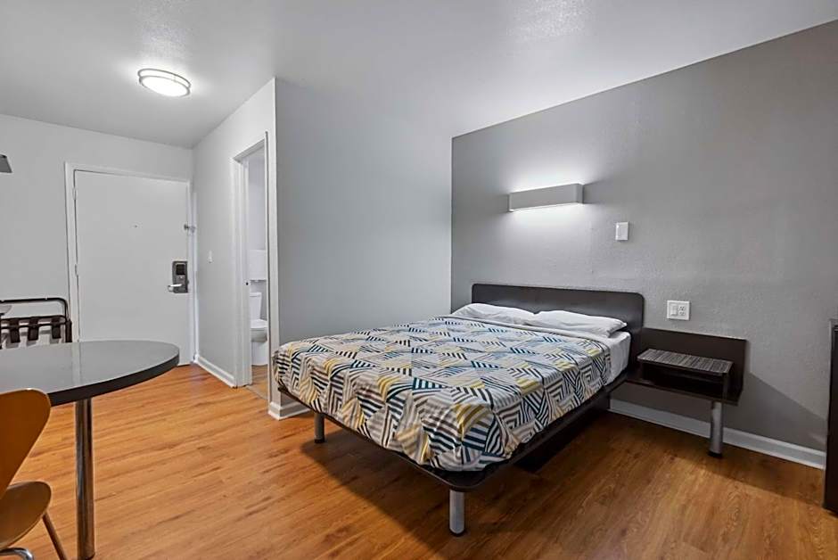 Motel 6-Normal, IL - Bloomington Area