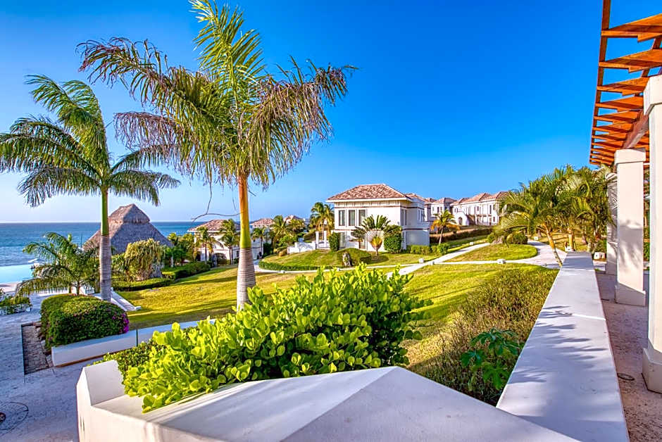 Las Verandas Hotel & Villas