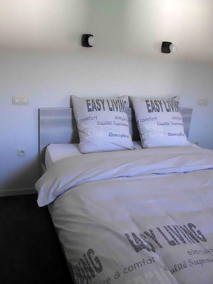 2 Bedroom — 10 fotoğraftan 1. fotoğraf