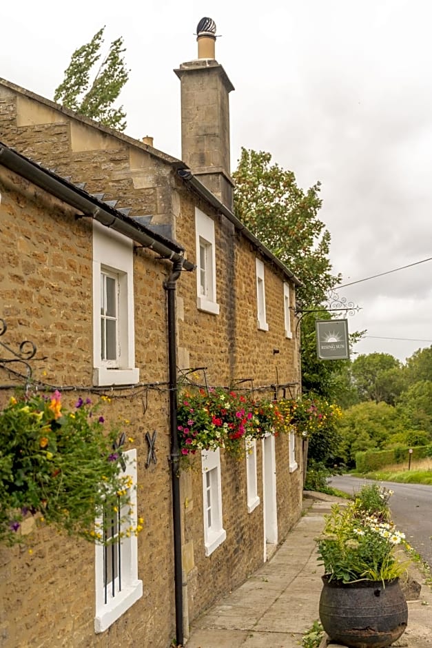 Rising Sun Pub, Restaurant and Rooms