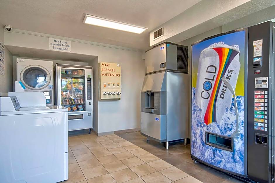 Motel 6-Albuquerque, NM - Carlisle