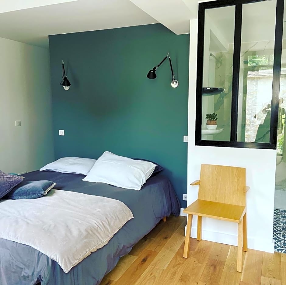 Cocon en lisière de forêt