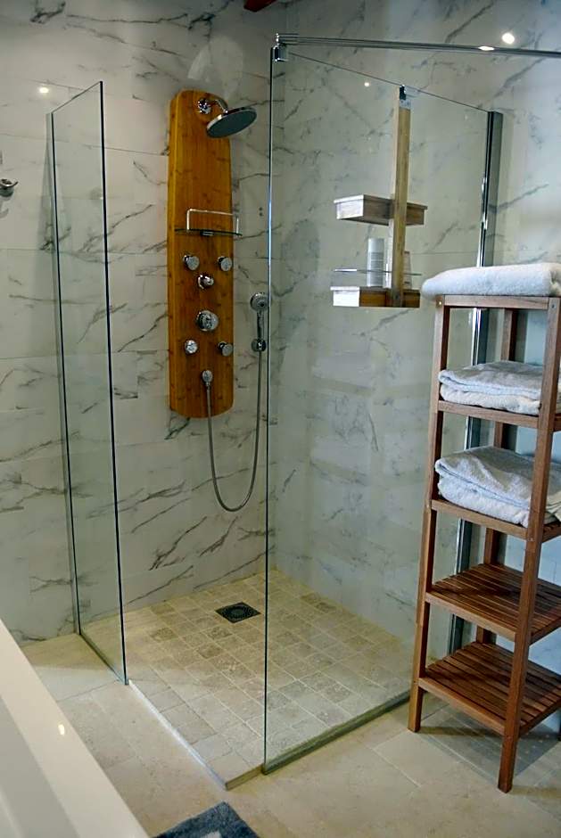 Grand Tamaris Hosting