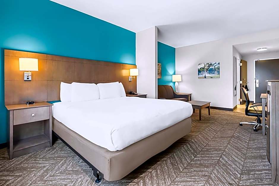 Best Western Plus Bolivar Hotel & Suites