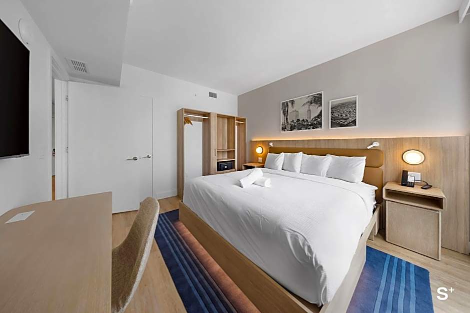 Modern Downtown 1BR with Amazing City Views