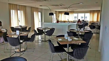 Promenade Fusion Itaguai Hotel