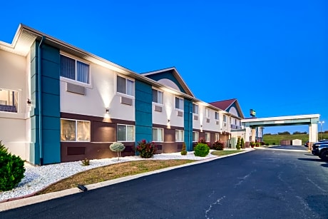 Quality Inn & Suites Springfield Southwest near I-72