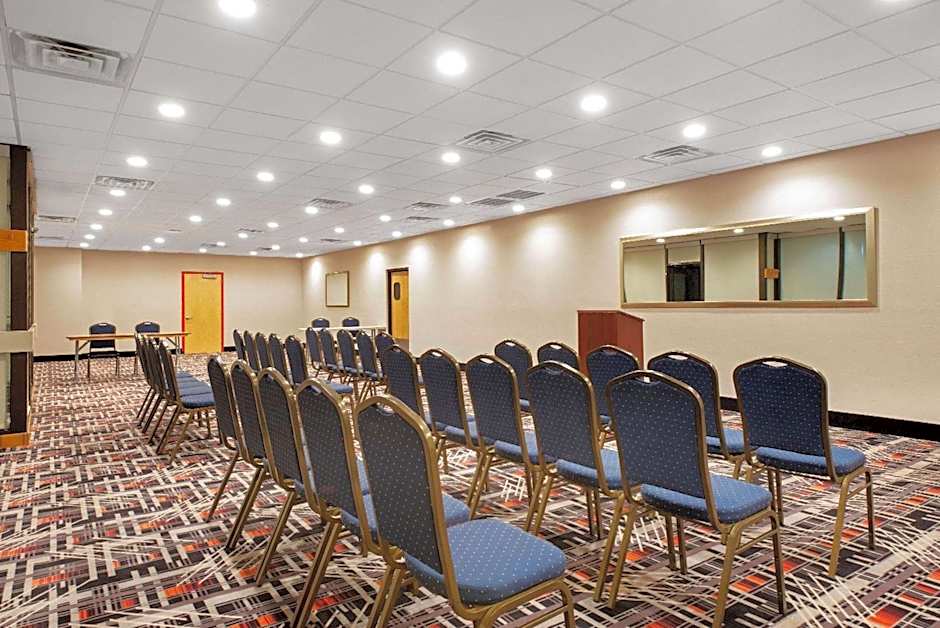 La Quinta Inn & Suites by Wyndham DC Metro Capitol Beltway