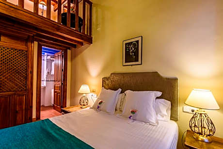 Family Room (2 Adults + 2 Children)